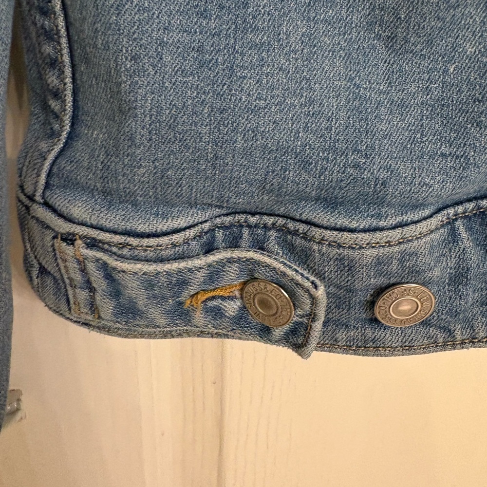 Levi's original Trucker Jacket

The original denim jacket since 1967. - Picture 8 of 14